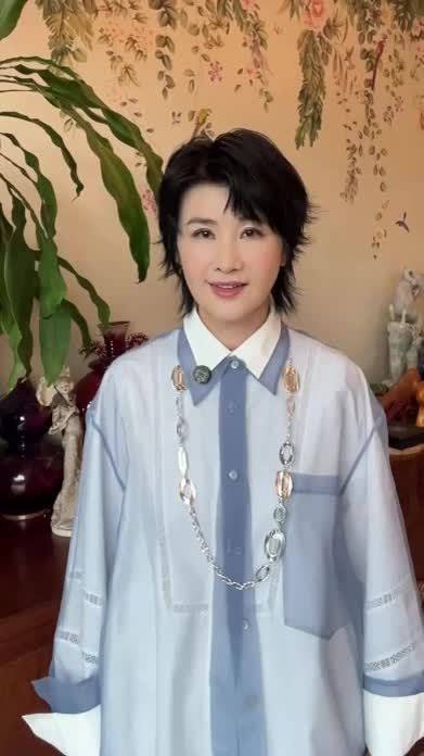 知命用命 此刻的因种未来的果 听过一位老师说的一段话：知命不抱怨，用命种好此刻的因，才能收获未来的果。此刻不糾结，活好每一个当下，种下未来的一路芬芳。#吴小莉 #福报不是求来是修来的 #人生感悟分享