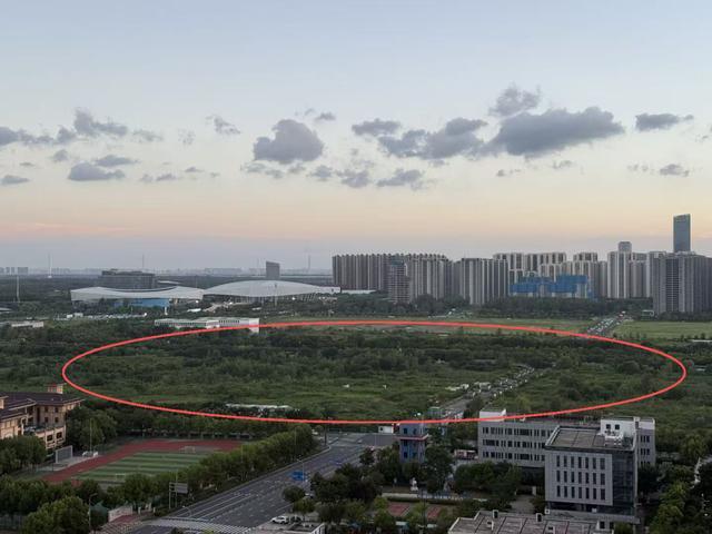 画圈部分为启迪冰雪世界（摄于2026年8月）