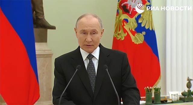 2月23日,俄罗斯总统普京在克里姆林宫发表讲话