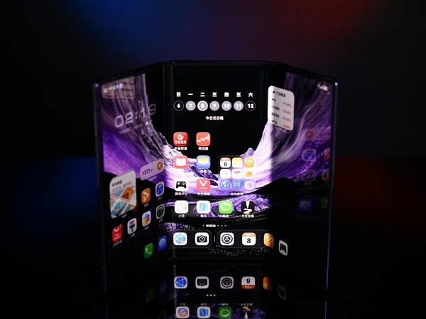 史上最完美的三折叠!华为Mate XT 2非凡大师上手