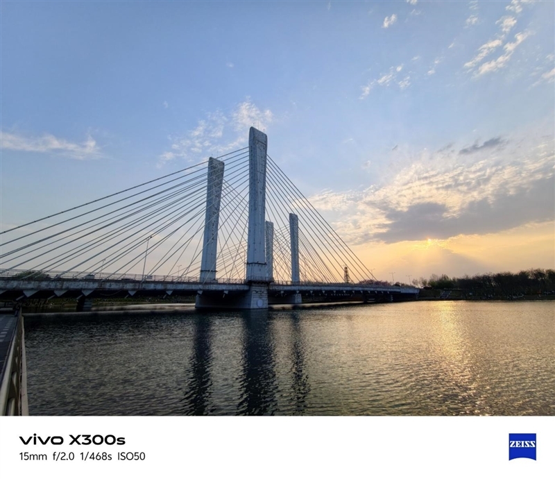 天玑9500搭配蔡司影像 vivo X300s手机全面评测:省心耐用的直屏主力机