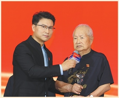 尊医重卫,加快建设健康中国