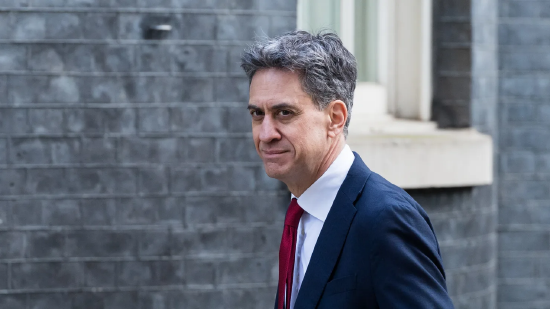 2026 年 3 月 3 日,英国伦敦,能源安全与净零排放大臣埃德・米利班德抵达唐宁街,出席春季财政声明发布前的内阁会议。