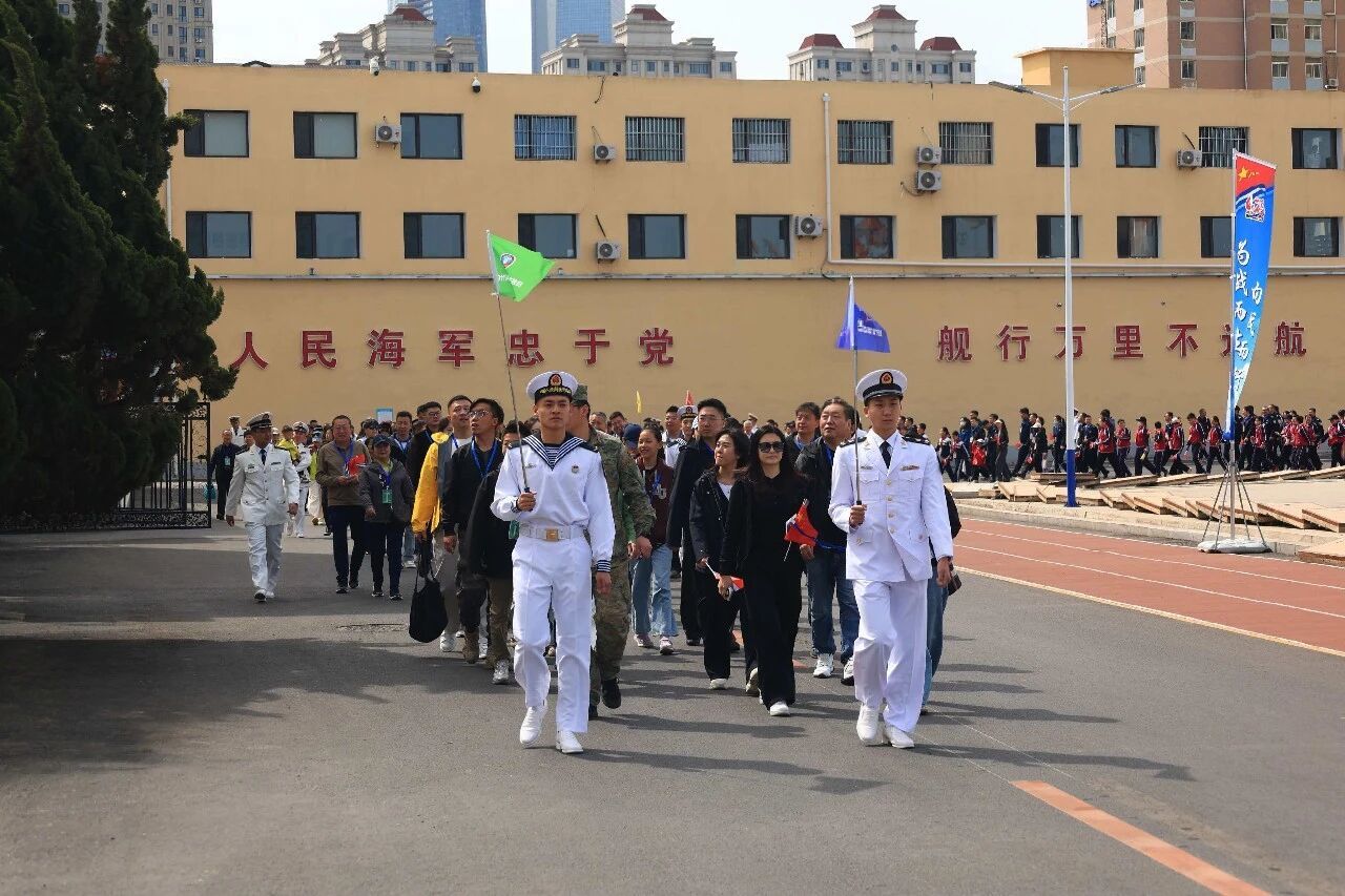 为庆祝人民海军成立77周年，连日来，北部战区海军多部举行军营开放日活动。 “北海舰队”微信公众号