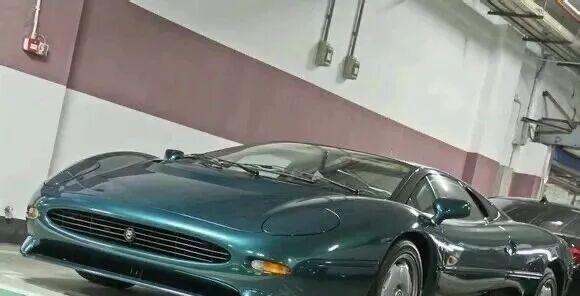 银石绿XJ220停在北京车库，没人敢买，它到底差在哪？-有驾