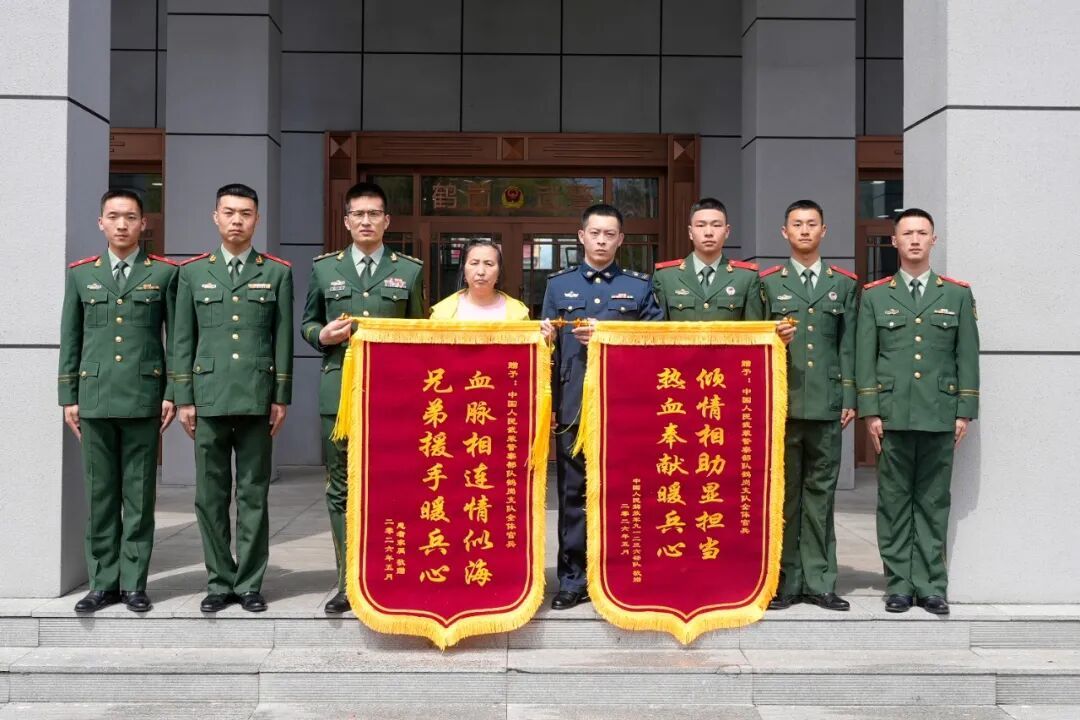 赠送锦旗_副本.jpg
