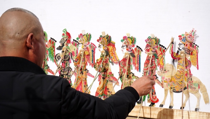 正在演出中的陈增光（央广网记者 贾海元 摄）