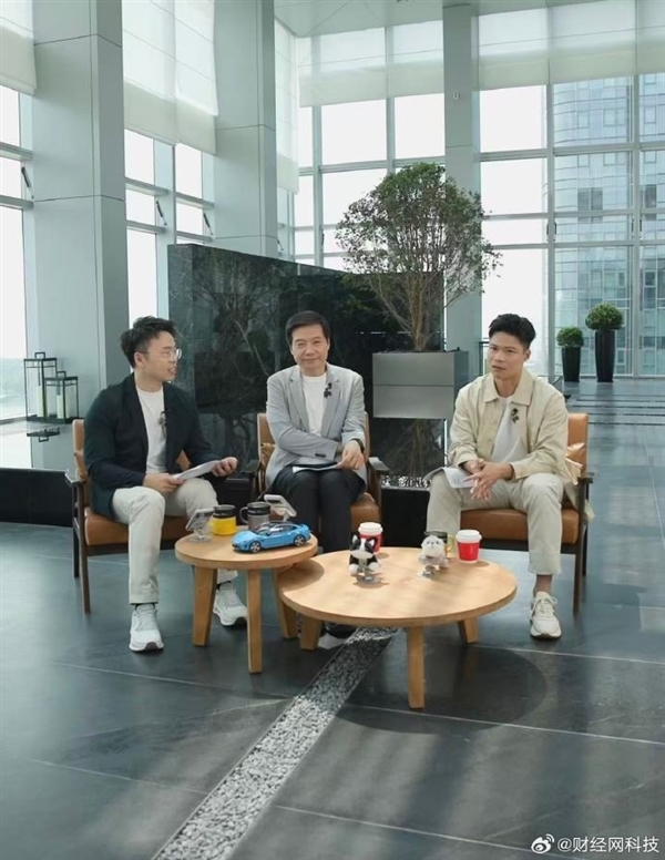 雷军回应新一代SU7发布会李斌魏建军缺席：虽然没来 也特别感谢