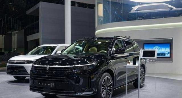 拥有一辆问界m9,原本是我这个年纪初老者没有想过的事,我最初对智驾毫无了解,如今却感受到科技带来的颠覆与便利,体验超乎想象-有驾