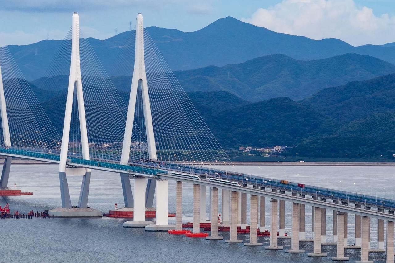 列车跨越象山港1.jpg