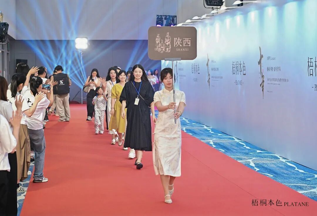 梧桐本色2027春夏新品发布 美学大秀致敬十年