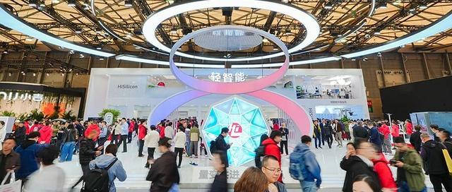 端侧AI进入生态与场景决胜时代,上海海思给出端侧AI最优解:五芯布局、开源OS、兼容200款模型