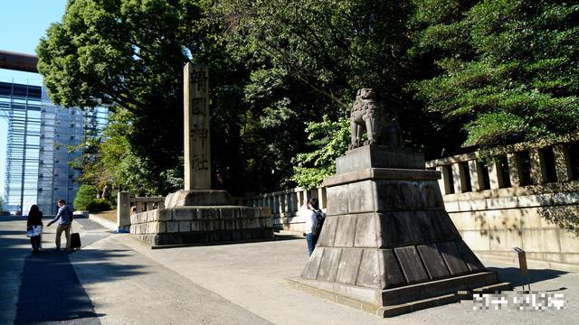 靖国神社门前的石狮子