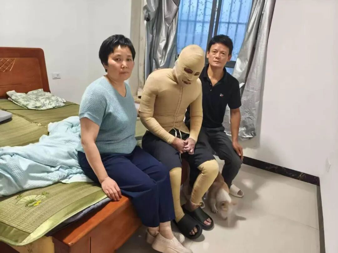 △杜均浩一家三口合照。