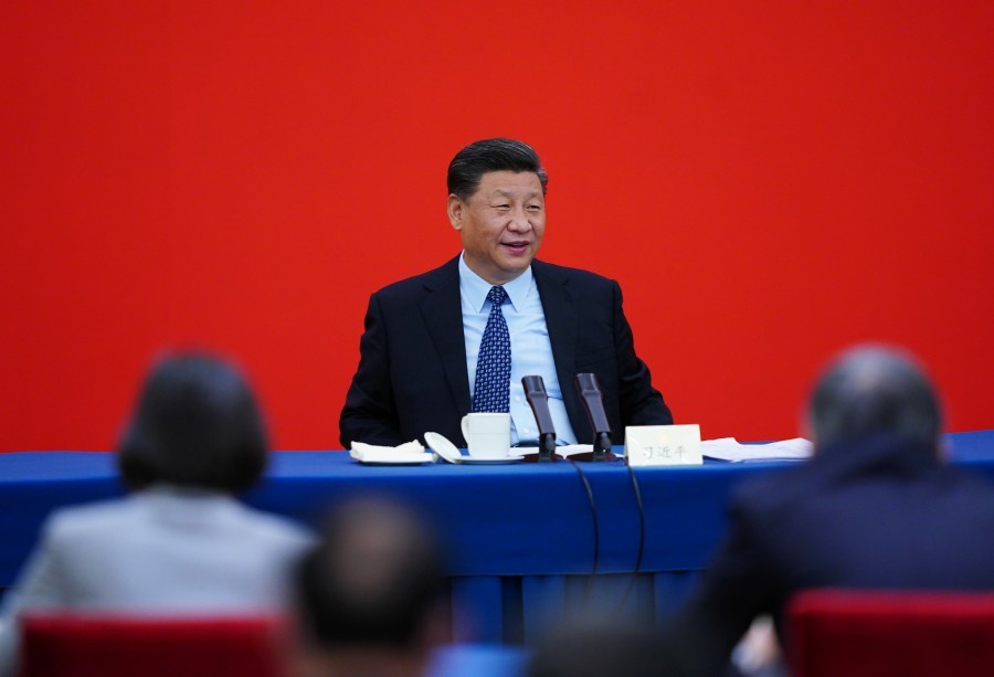 2020年5月23日上午，习近平总书记看望参加全国政协十三届三次会议的经济界委员，并参加联组会，听取意见和建议。新华社记者 谢环驰 摄