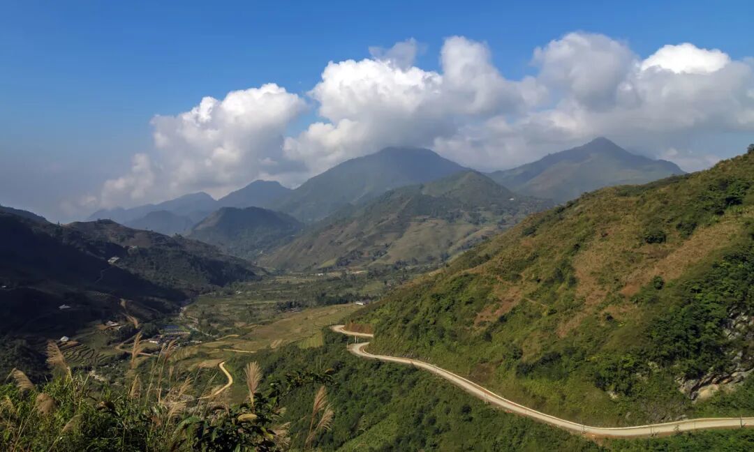 摄图网_324802747_环观全景的山地景观（企业商用）.jpg