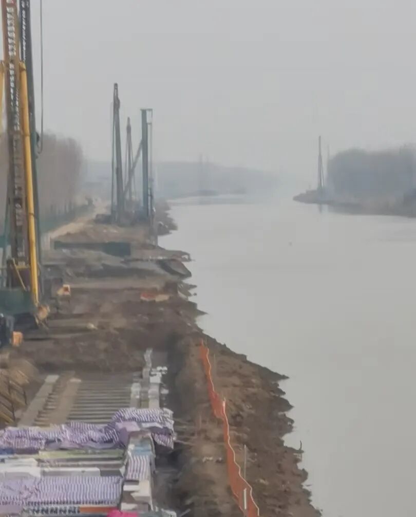 站在距月港大桥5公里外的周集大桥上远眺景象。 吕从林 摄