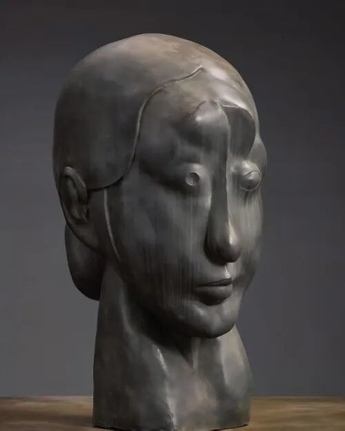 某艺术网上田世信的作品“秋瑾”像