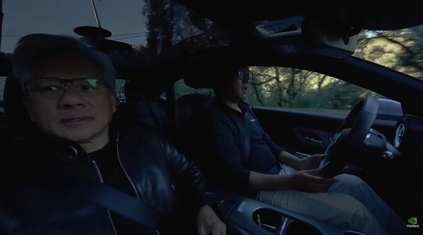 22分钟全程零接管！黄仁勋亲测英伟达自动驾驶系统Alpamayo