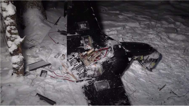 俄罗斯国防部视频中展示的无人机残骸。 图源:俄罗斯《消息报》