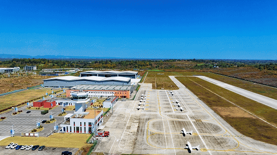 各类通航飞机、无人机在自贡低空产业园内生产、试飞（央广网记者 昌思荣 制）