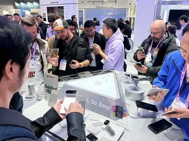 中国科技军火轰向MWC!豆包千问硬控老外,手机新物种炸场,6G真要来了