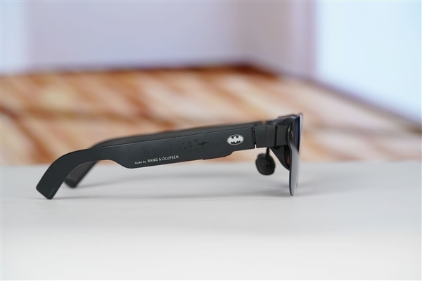 口袋里的135英寸HDR巨幕！雷鸟Air 4 Pro蝙蝠侠图赏