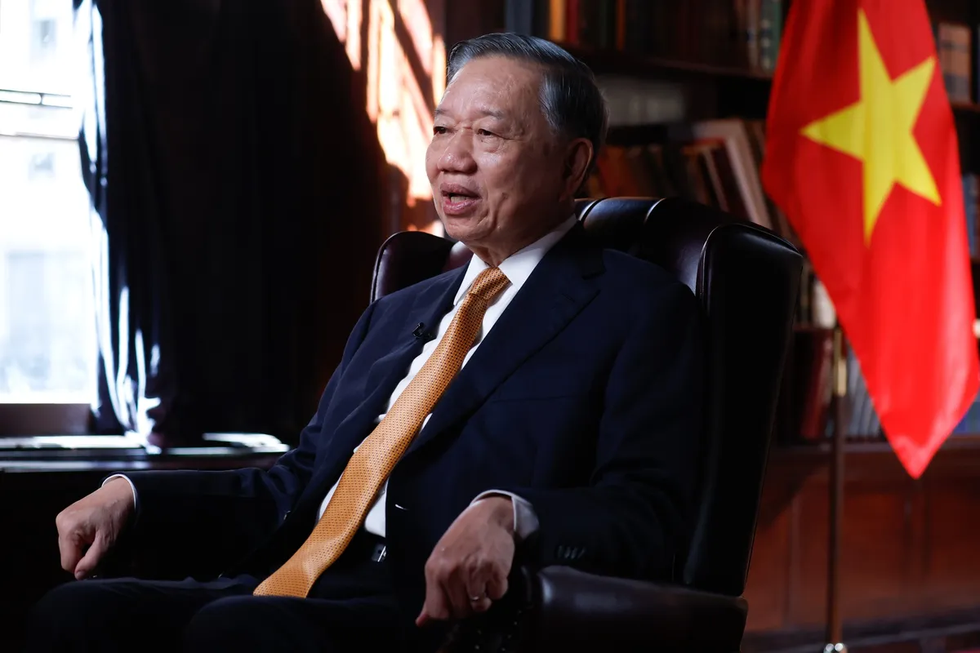 苏林接受彭博社采访