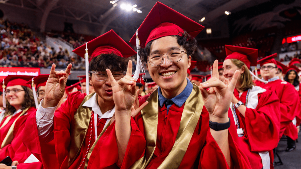 2026年5月7日，美国北卡罗来纳州立大学的毕业典礼上，计算机科学专业的国际学生合影。（图源：NC State Department of Computer Science）