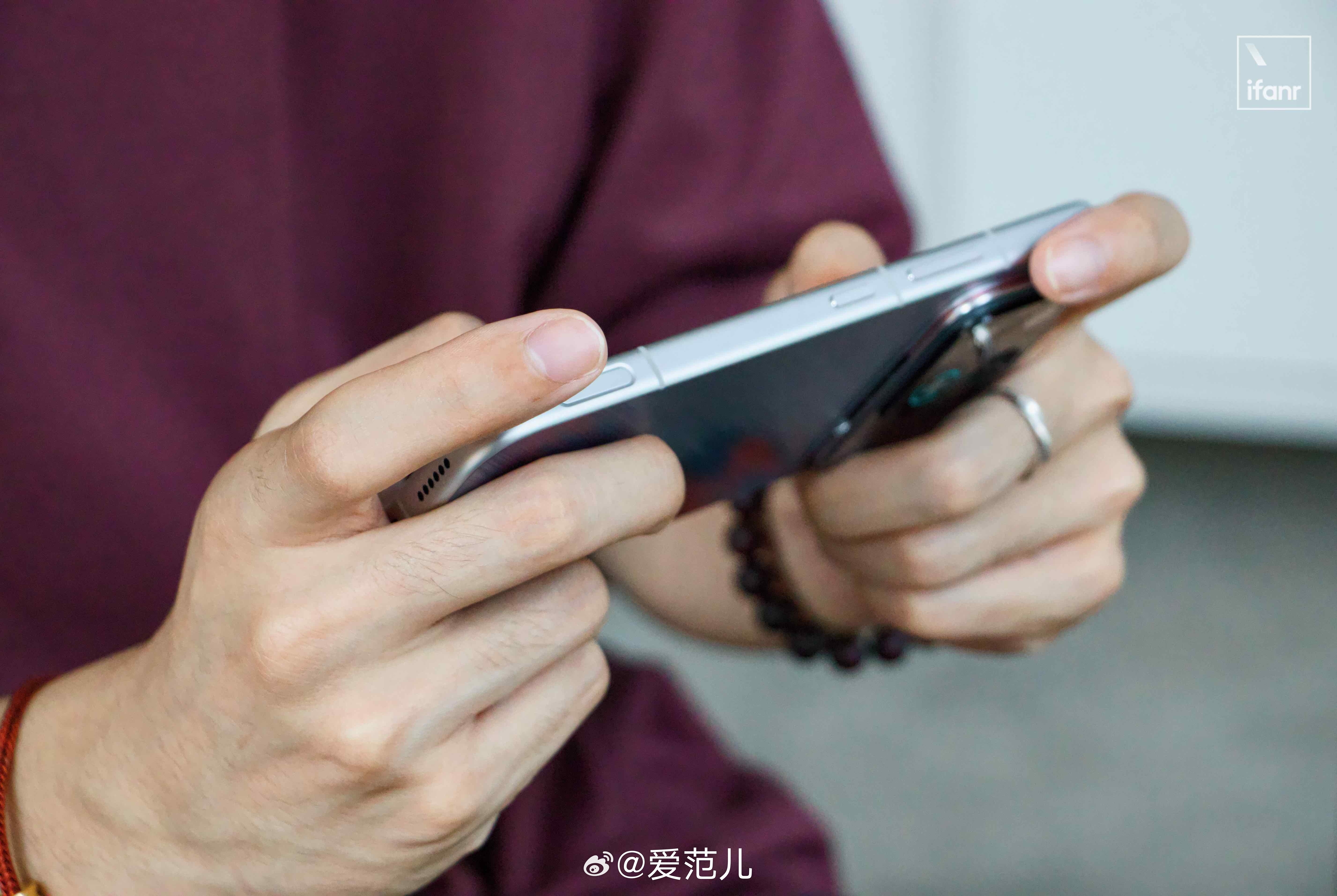 【荣耀 WIN 2 图赏:不装了,摊牌的硬核电竞机】#荣耀WIN2#