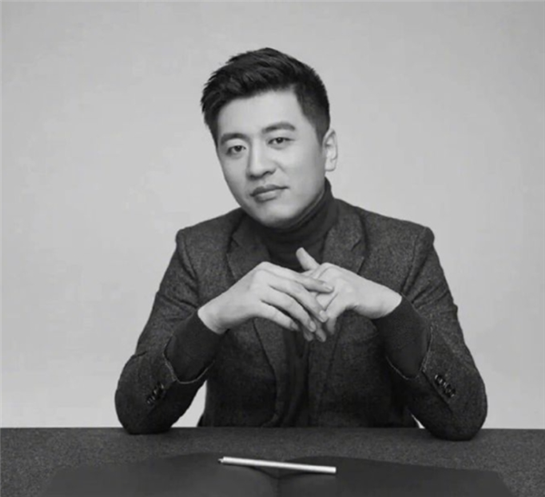 张雪峰出版书籍不见其照片 网友满心遗憾 客服回应道尽体面