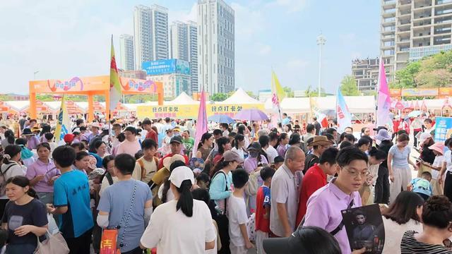 “健康南海·双节福沥”文体旅智造精品展销会吸引众多市民游客参与。