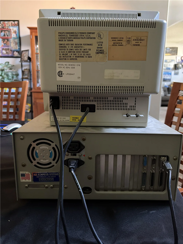 内存才640KB！网友衣柜里翻出40年前286兼容机：电板齐漏液了