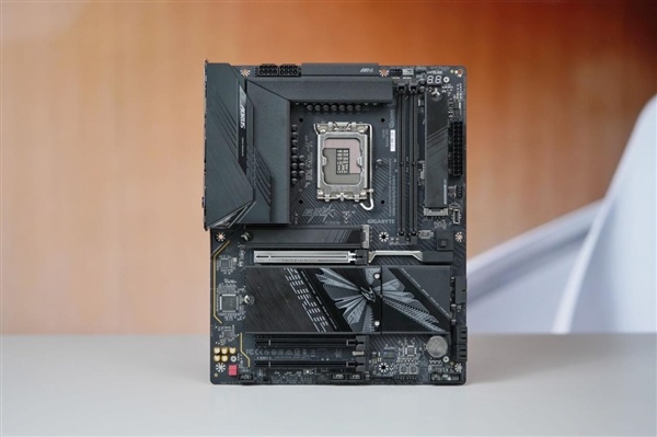 5个M.2插槽堆满！技嘉Z890 AORUS ELITE DUO X主板图赏