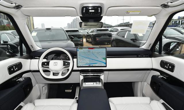 爆胎前并非毫无征兆!车上出现这4种情况要立即停车检查-有驾