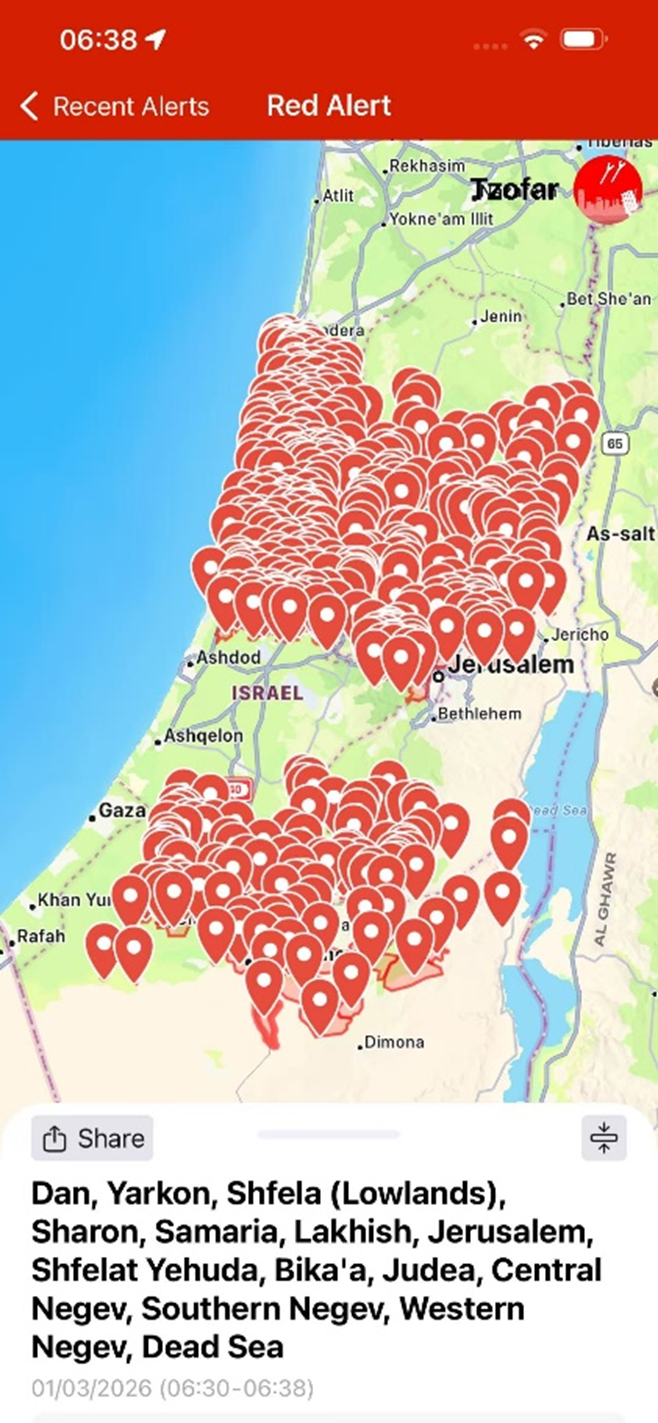 3日早上,手机收到导弹警报,红点是可能的打击区域。(图/受访者提供)