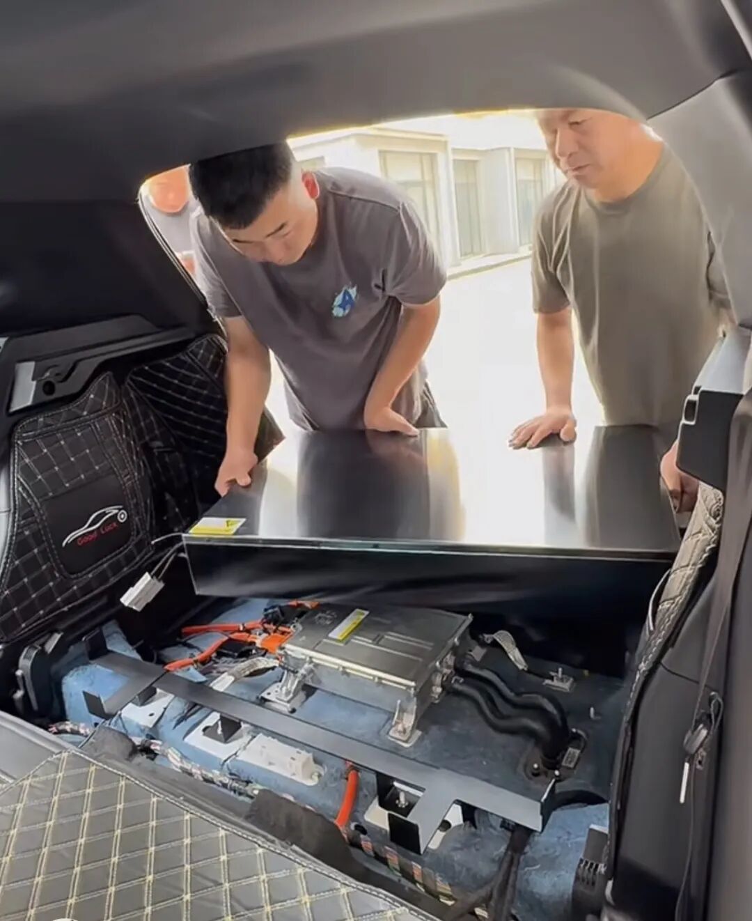跌入斩杀线的老电车,正在靠充电宝强行续命