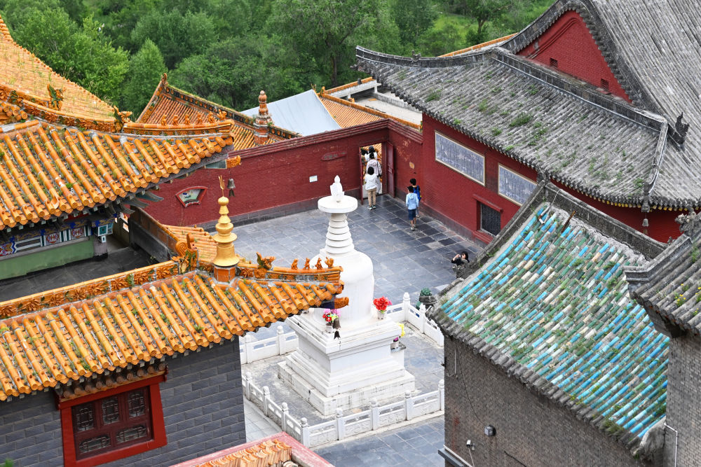 2026年7月16日在山西省忻州市五台山景区拍摄的寺庙建筑。