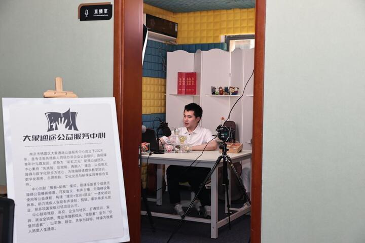 叶泓霆在个人工作室