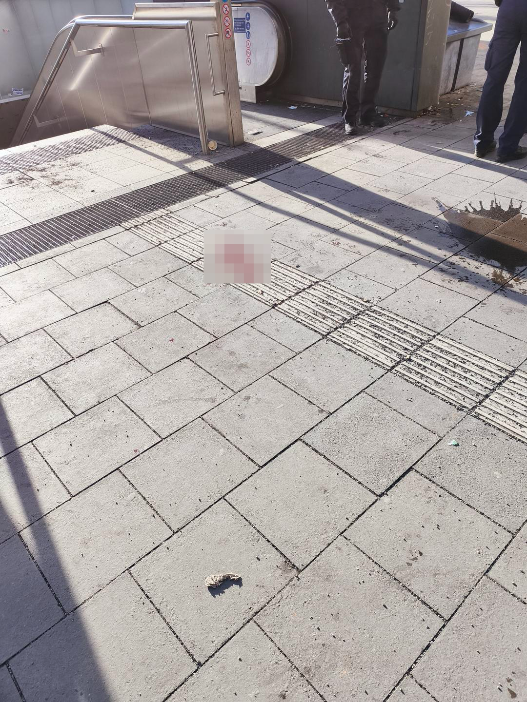 ▲徐先生将对方撂倒后,对方受伤流血(受访者供图)