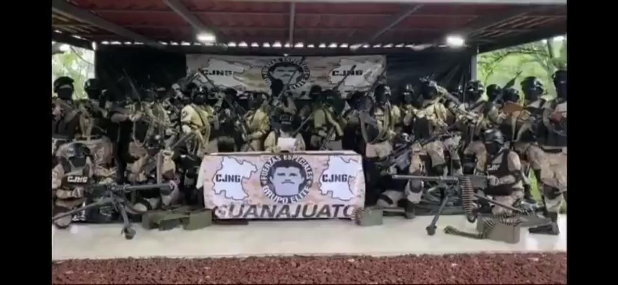 CJNG是拥有巴雷特.50口径狙击步枪等先进武器的准军事武装。图片来源:X