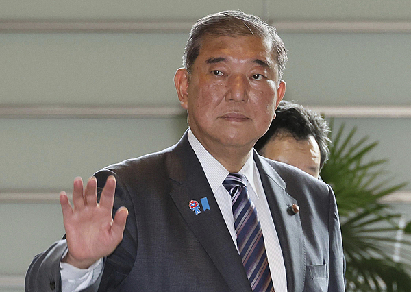 2025年9月8日,日本东京,时任日本首相的石破茂在首相官邸接受记者采访。 视觉中国