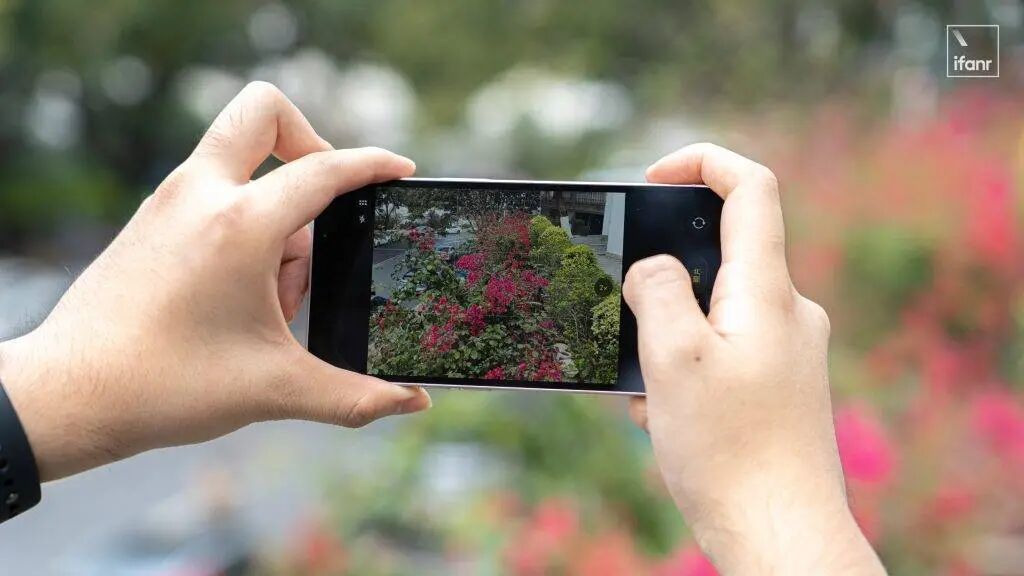 iPhone 17e 上手体验:能平替苹果的,只有苹果自己