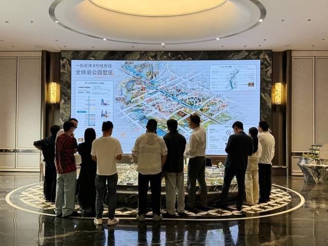 同一周，上海两套房：一套30平235万成交，一套每平降6000没人看