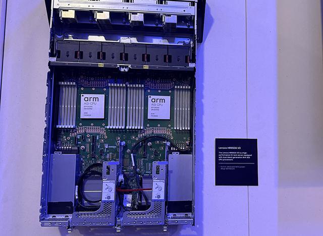 起猛了!Arm推出首个自研CPU,黄仁勋贴大脸发言