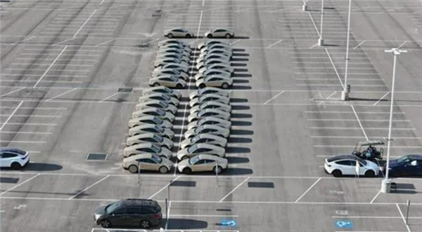 超50辆特斯拉Cybercab现身得州工场：部分已进行碰撞测试 4月运行批量分娩