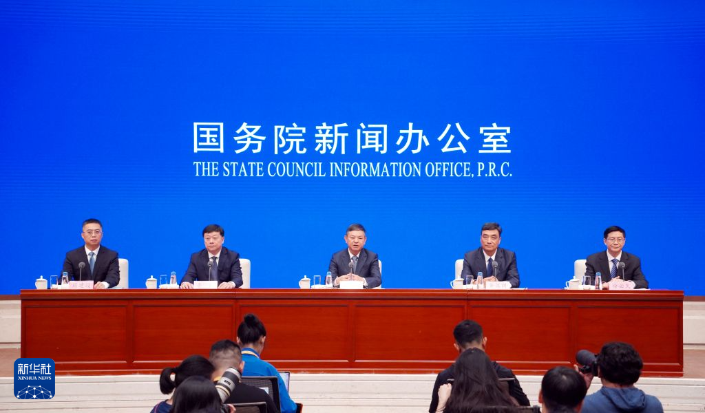 8月13日,国务院新闻办公室在北京举行“开局起步‘十五五’”系列主题新闻发布会,生态环境部部长黄润秋,生态环境部副部长、国家核安全局局长董保同,生态环境部副部长李高,生态环境部副部长徐必久介绍全面推进美丽中国建设有关情况,并答记者问。 新华社记者 潘旭 摄
