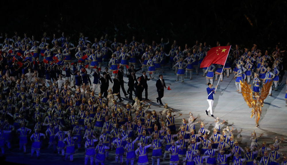 2018年8月18日,第18届亚运会开幕式在印度尼西亚雅加达举行。这是中国体育代表团入场。新华社记者 王丽莉 摄