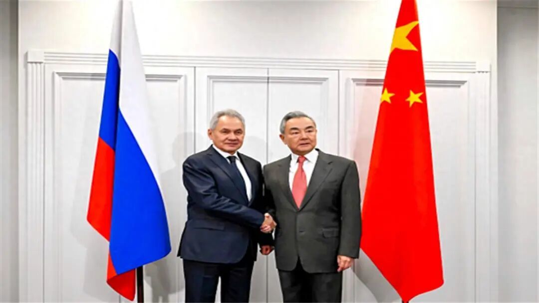 【王毅同绍伊古进行战略沟通】