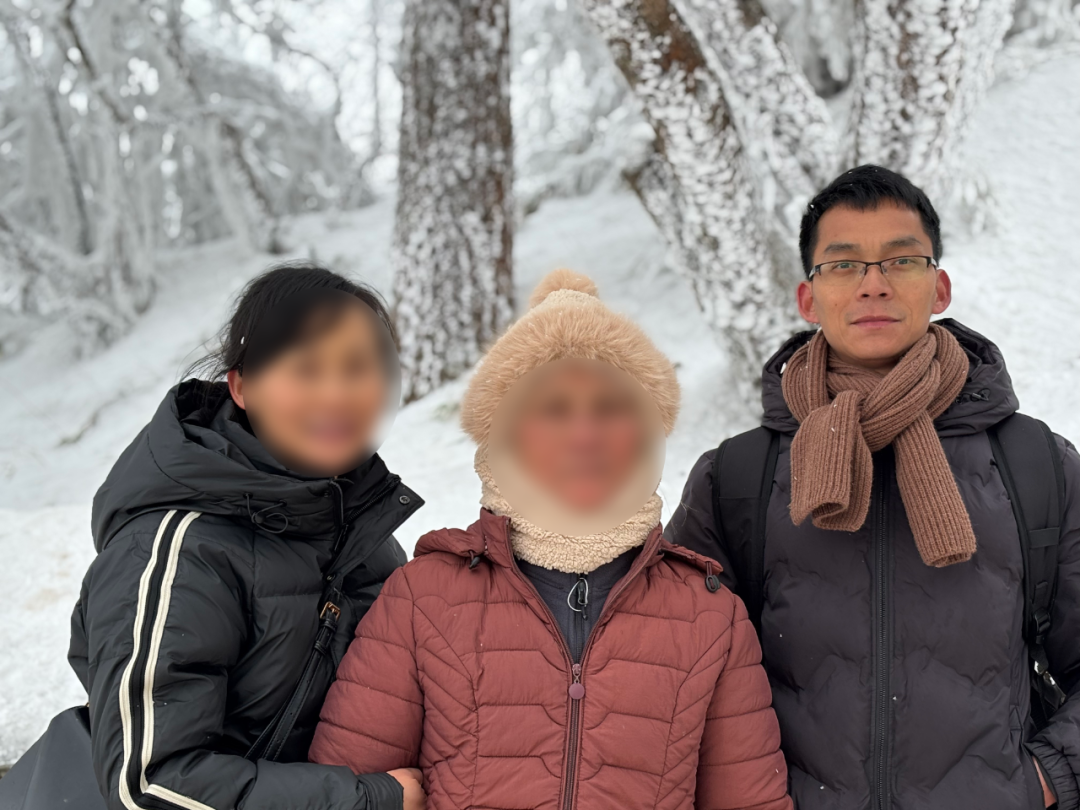 唐尚珺的姐姐与母亲 / 受访者供图